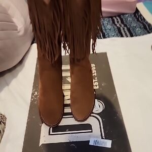 Dingo Brown Fringe Women's Boots. Looks Like Was A Floor Model See Pics.